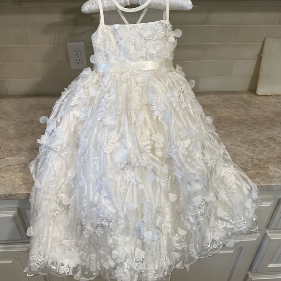 Gorgeous formal girls dress beautiful color. Worn 1x in a wedding as flower girl - Picture 1 of 7
